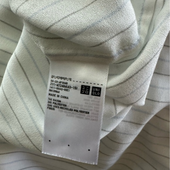 Uniqlo White and Blue Striped Shirt      size M - Picture 6 of 6